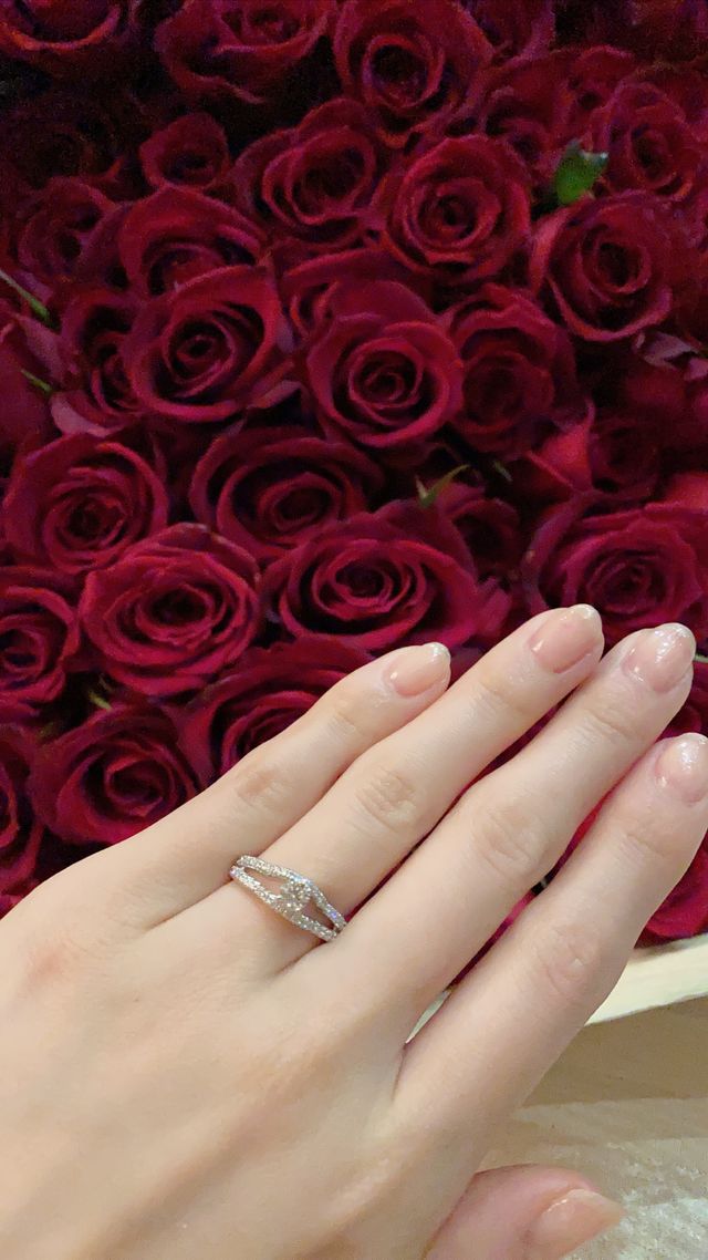 真ん中のダイヤがより一層主張していて華やかです