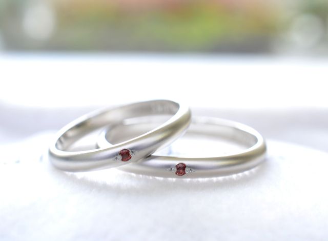 ガーネットをあしらえました。