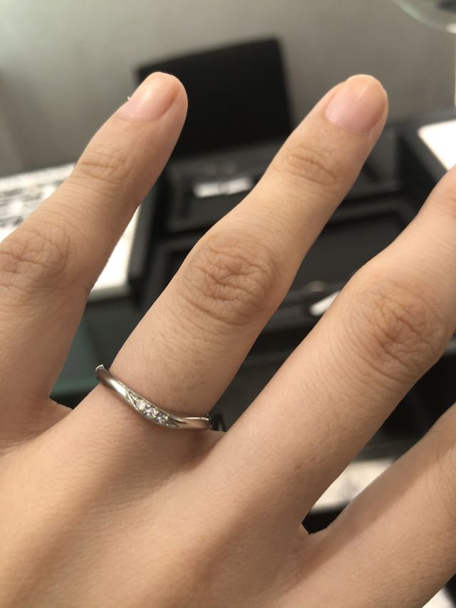 ラザールダイヤモンドさんのハドソンという指輪を試着しました。