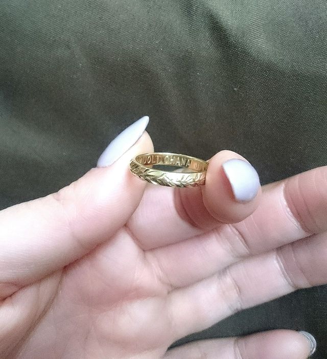 内側にハワイ語２つとお互い相手の名前を入れました。