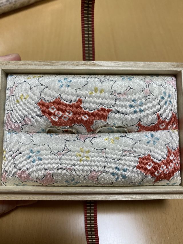 箱に入っている状態。中身もボックスも、和テイストです。