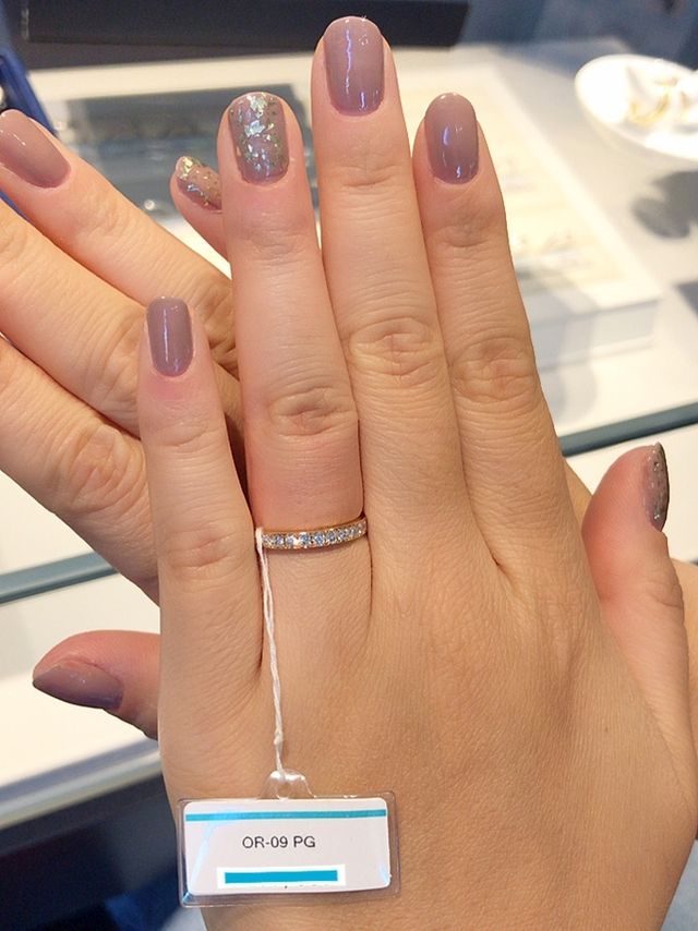 ピンクゴールドのハーフエタニティです。