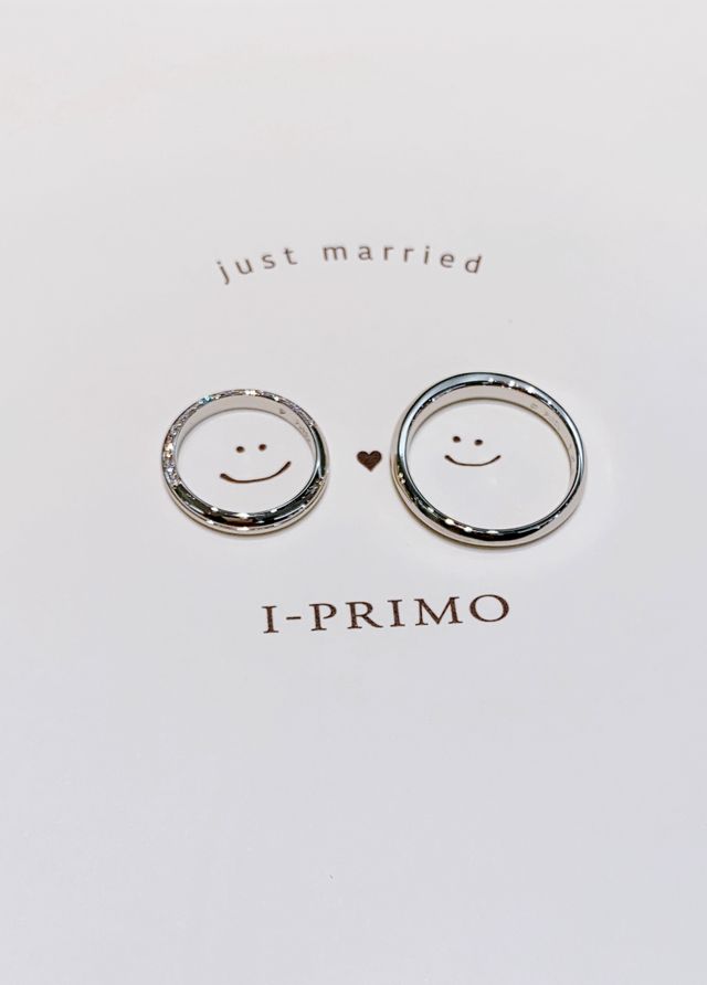 シンプルなデザインだが、華やかな感じられ、写真用の紙も可愛い