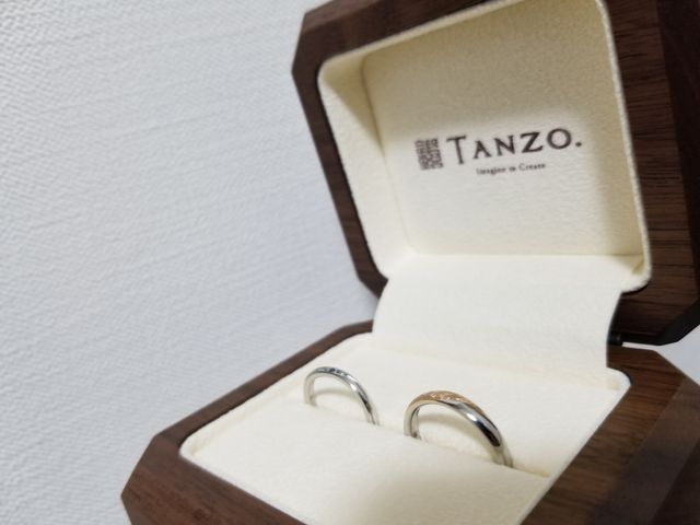 二人の各々の好みを詰め込んだセミオーダーの指輪です。