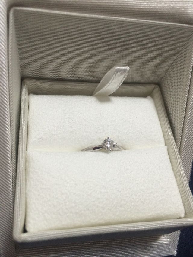 指輪が手元に届いた時の写真です。