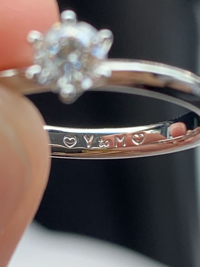 内側に文字を入れてもらいました。