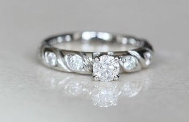 ショーメのトルサードマルチ。他には無いデザインです。