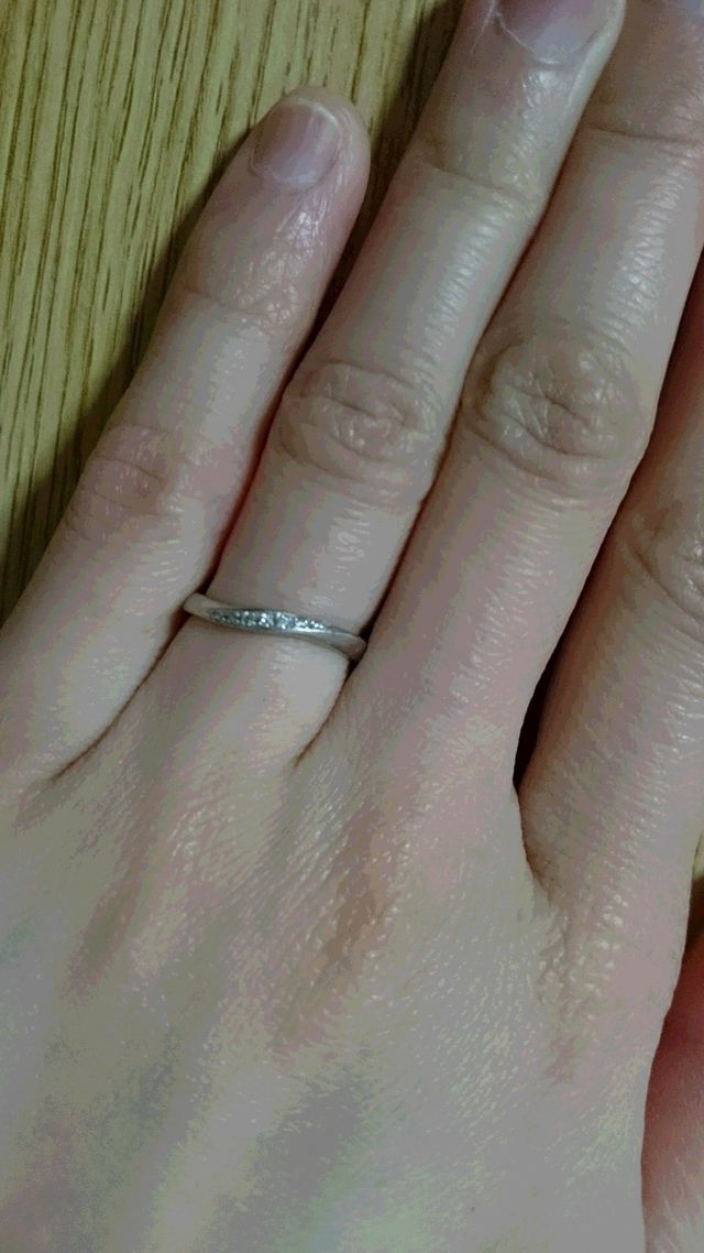 毎日つけているので小さいキズが入ってくすんでます。