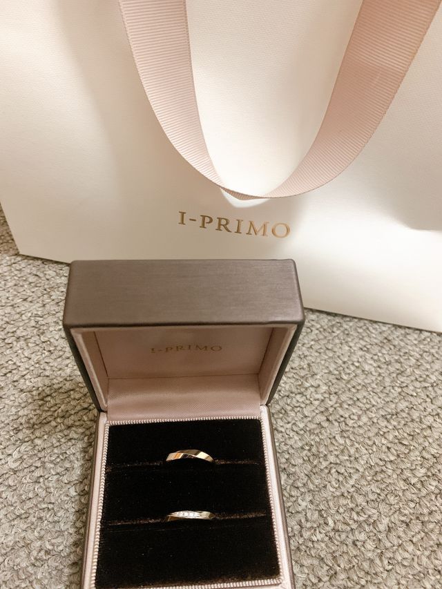 指輪全体にカットが入っていて、とても気に入りました。