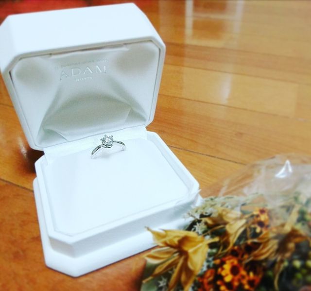 デザインや石の大きさ等店員さんに希望を伝え一緒に決めました！