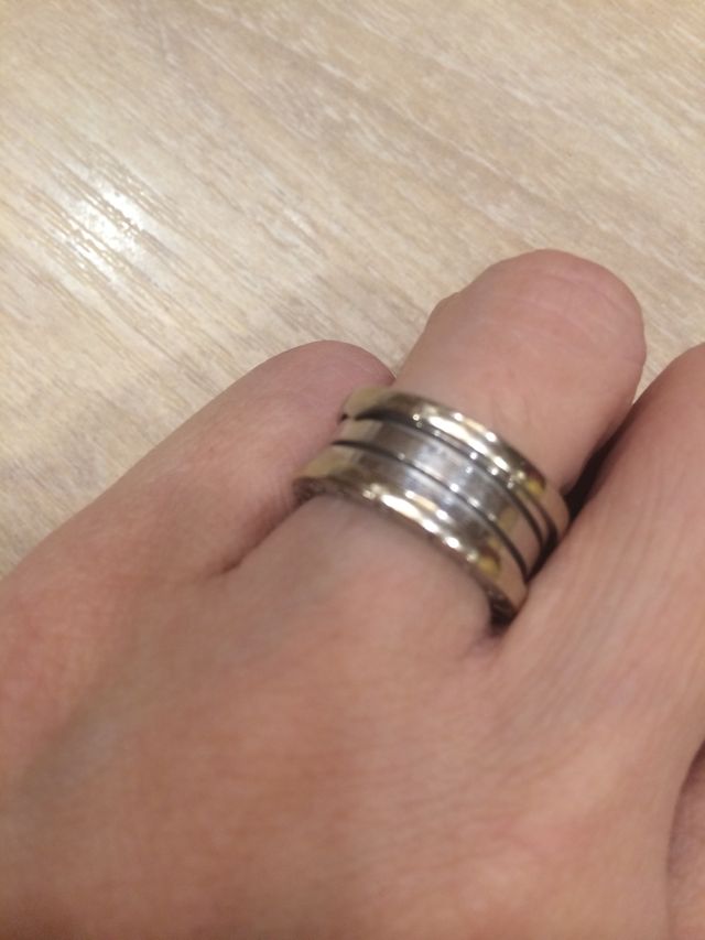 ブルガリのホワイトゴールドのビーゼロワンです