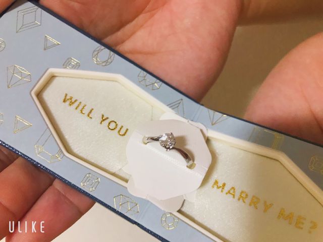 プロポーズの時に貰った箱とともに。