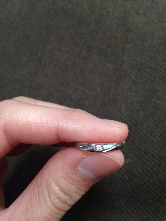 本当にゆるやかなV字で、指馴染みが良く柔らかな印象です