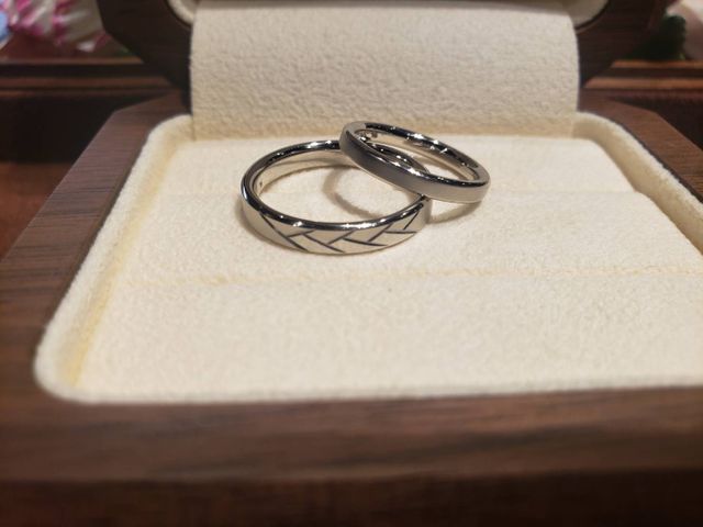 男性用は幾何学模様にマット加工と鏡面加工を施しました。