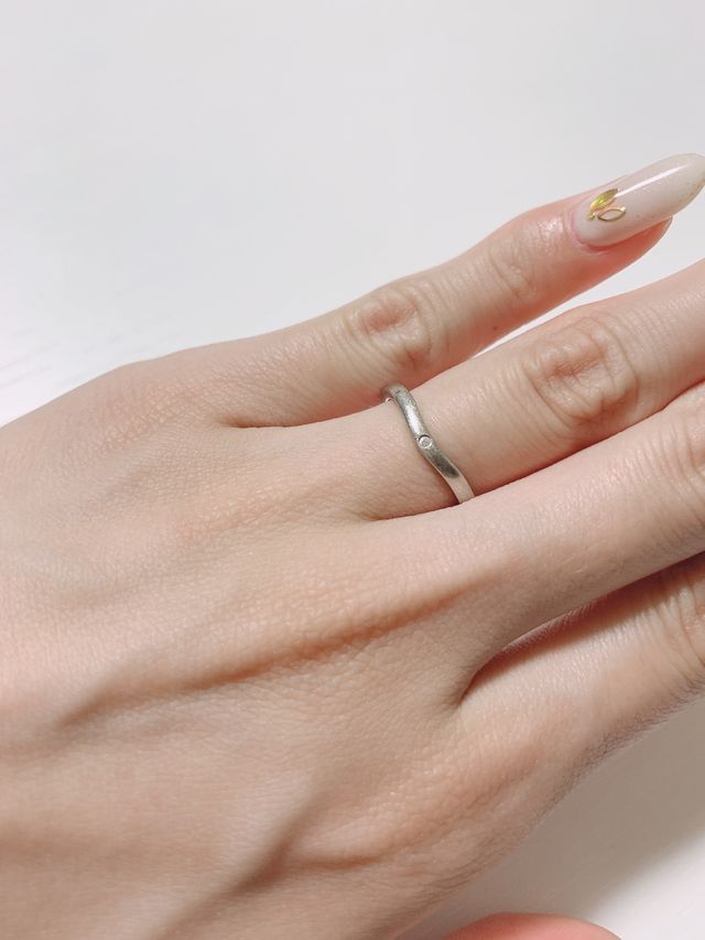 180°回転させれば2粒ダイヤが埋まっていて2wayになる。