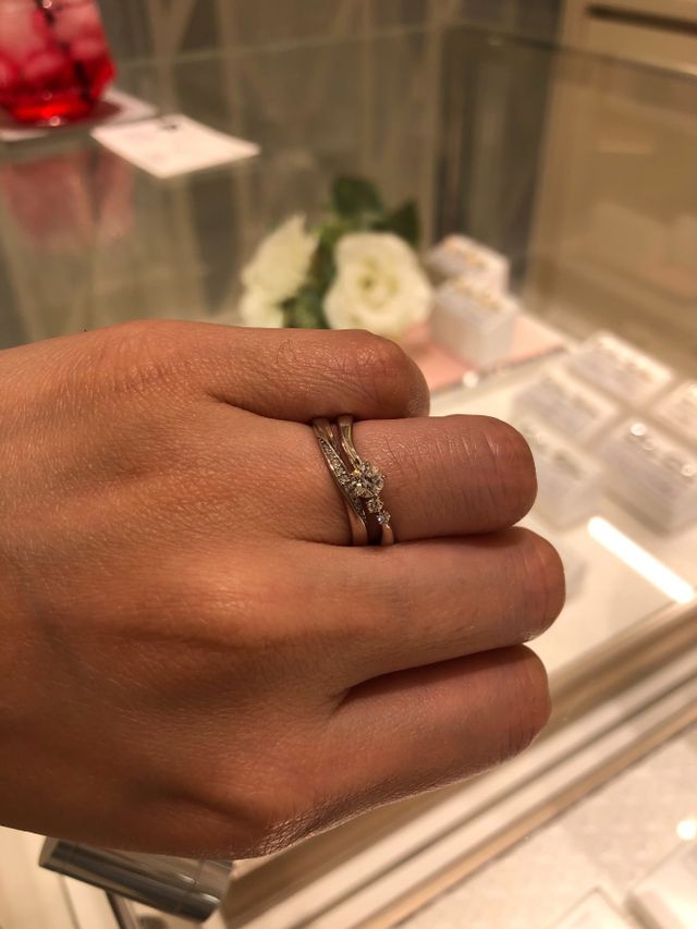 ウェーブが綺麗なセットリングです。