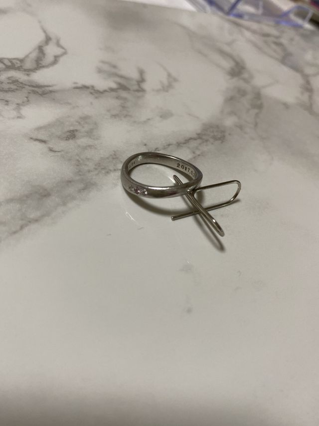 3つのダイヤの真ん中に夫がピンクダイヤを入れてくれました。