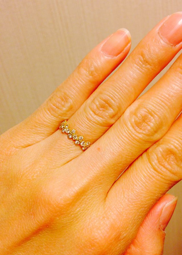 華やかさのあるお花モチーフです。