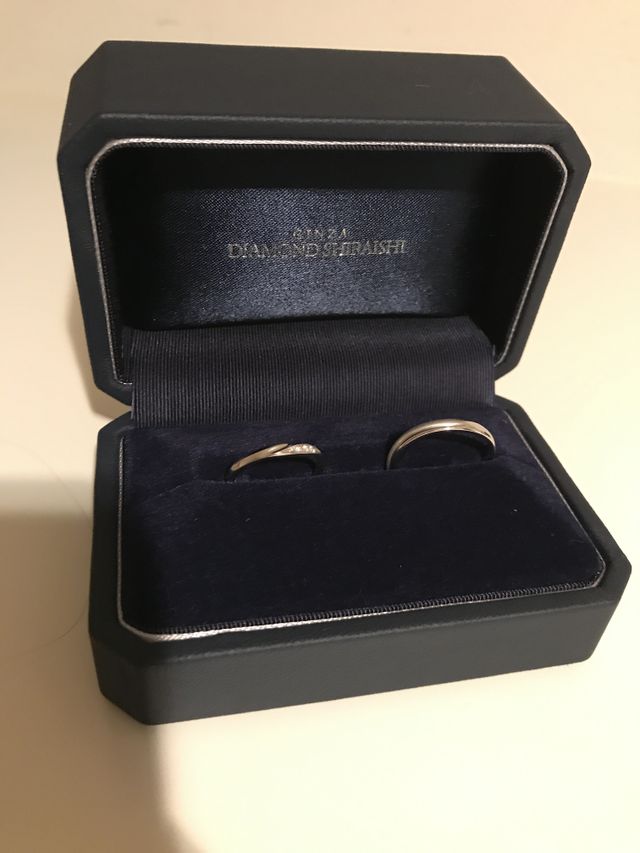 デザインはシンプルですが、ダイヤモンドが凄く光ります。