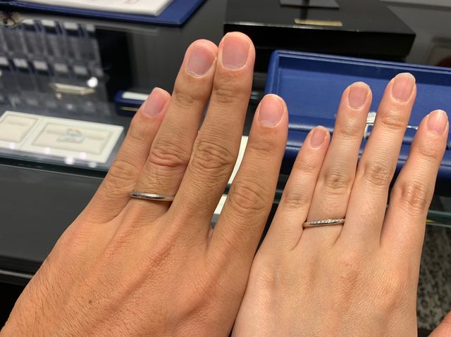 ２人のおそろい感がある結婚指輪です。