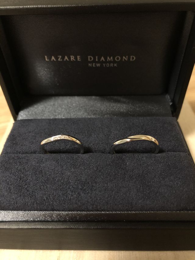 ダイヤ5石、細身のウェーブタイプです。