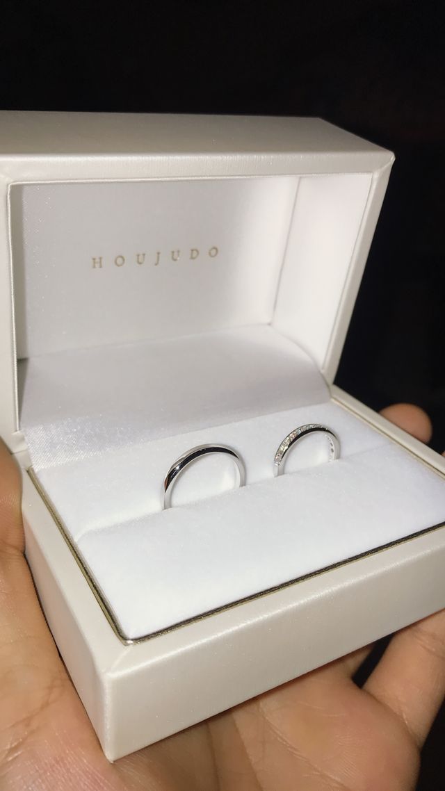 同じ形のプラチナリングでペア感を