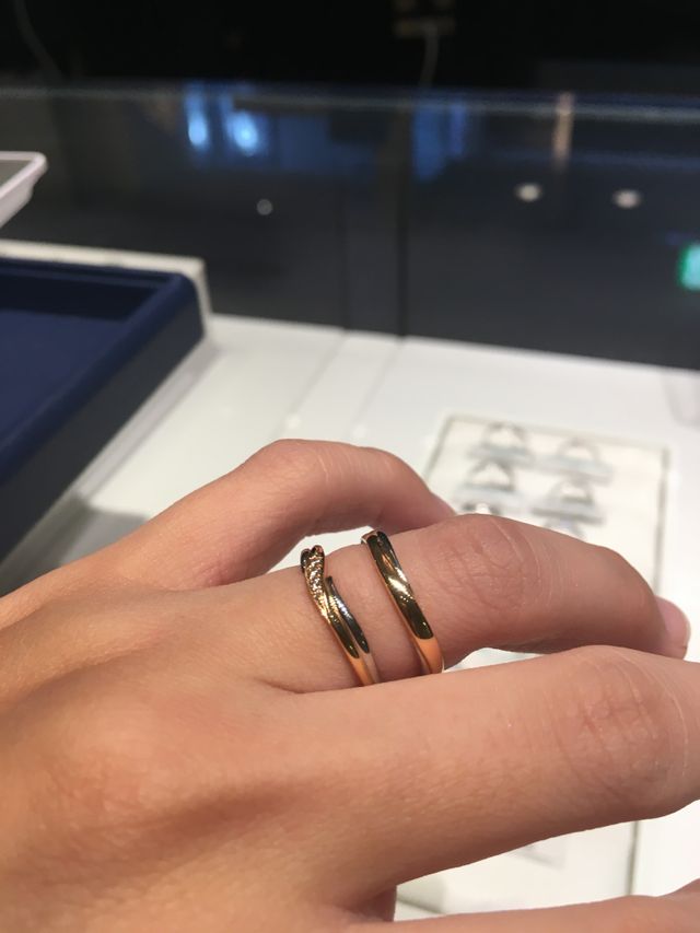 どちらもコンビカラーのシンプルめなオススメ。