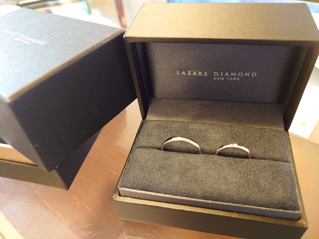 とても重厚感のある箱にいれて頂きました。