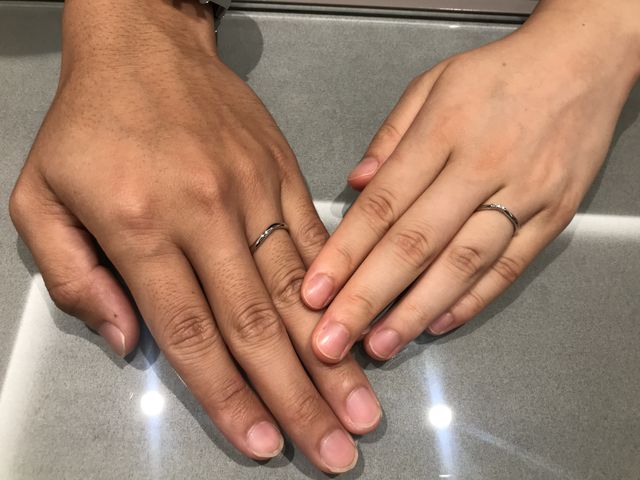 ウェーブになっていてシンプルでもおしゃれで素敵なリングです。