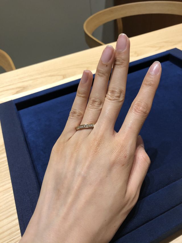 ハーフエタニティです。