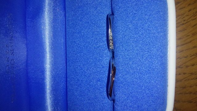 ウェーブがかかっているデザインです。