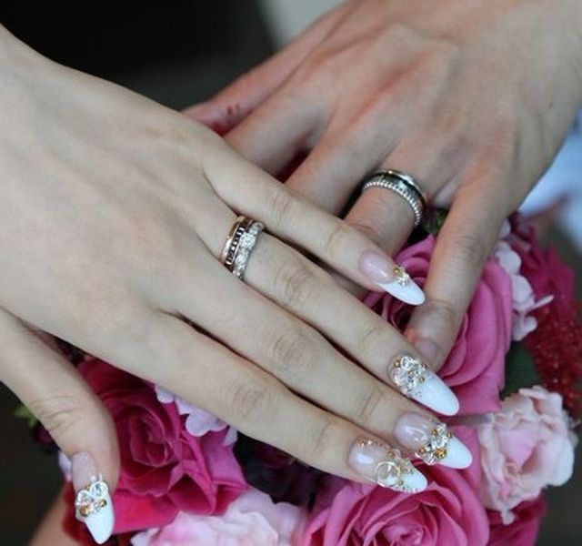 婚約指輪との相性もバツグンです。