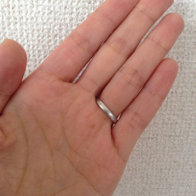 裏側には細工がなくシンプルです。