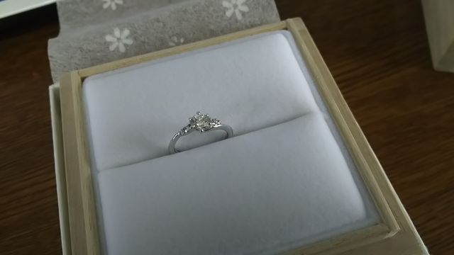 婚約指輪は結納・防虫にも効果的な桐箱に入れてくださいました。