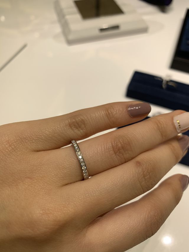 ハーフエタニティの細身の指輪です