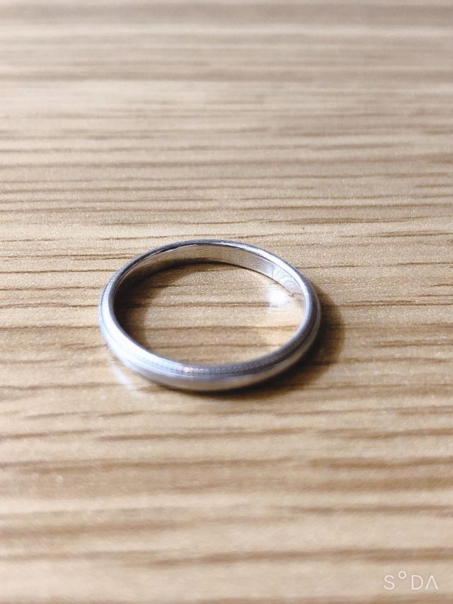 石のない、シンプルなものにしました。