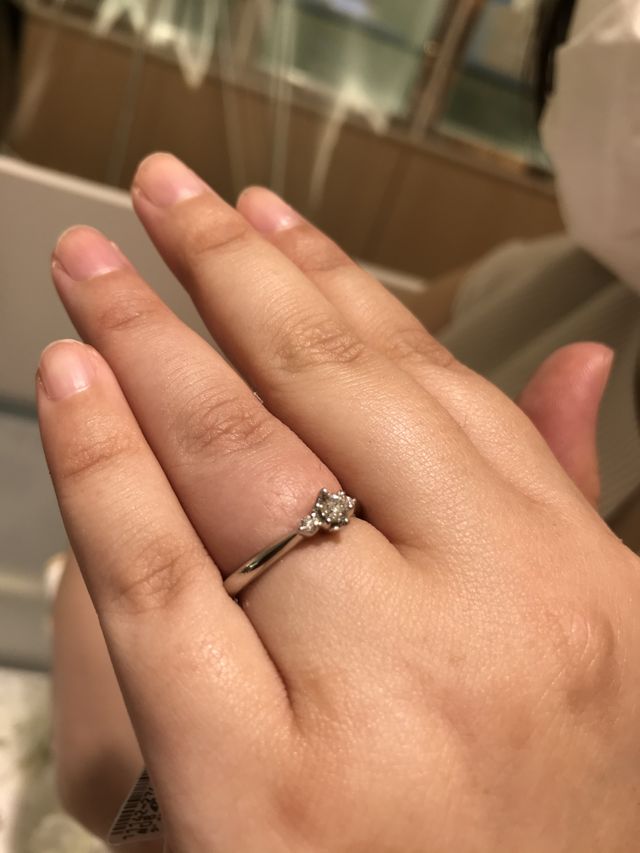 クロッカスという指輪を試着させていただきました。