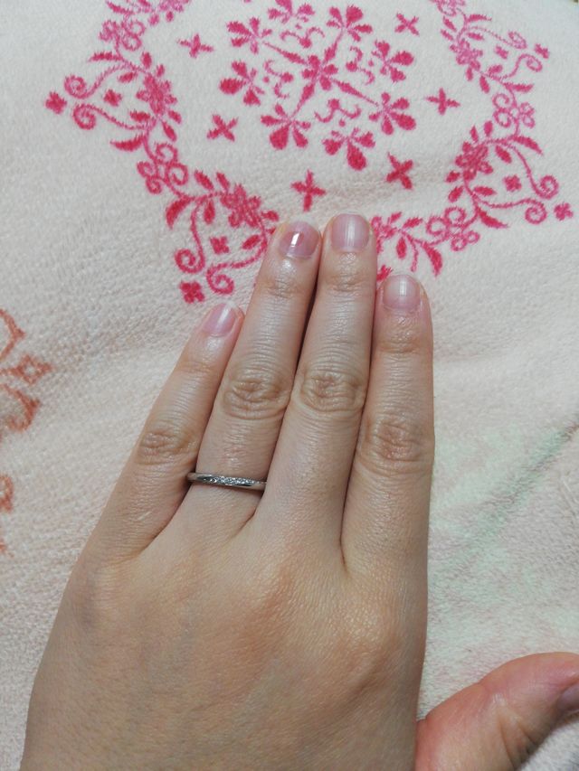 指に当たる面が少なくてつけてる感覚が軽いんです◎