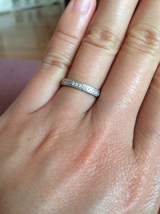 ダイヤが一列に敷き詰められているタイプです。