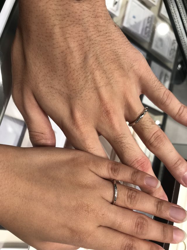 店舗にうかがい、試着した際に撮影しました。