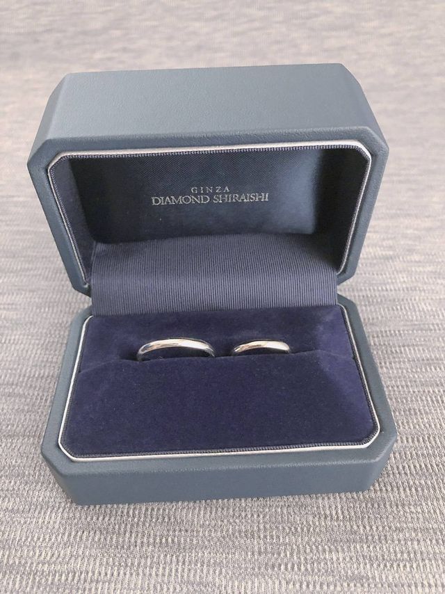 シンプルだからこそいつまでもつけられる指輪にしました。