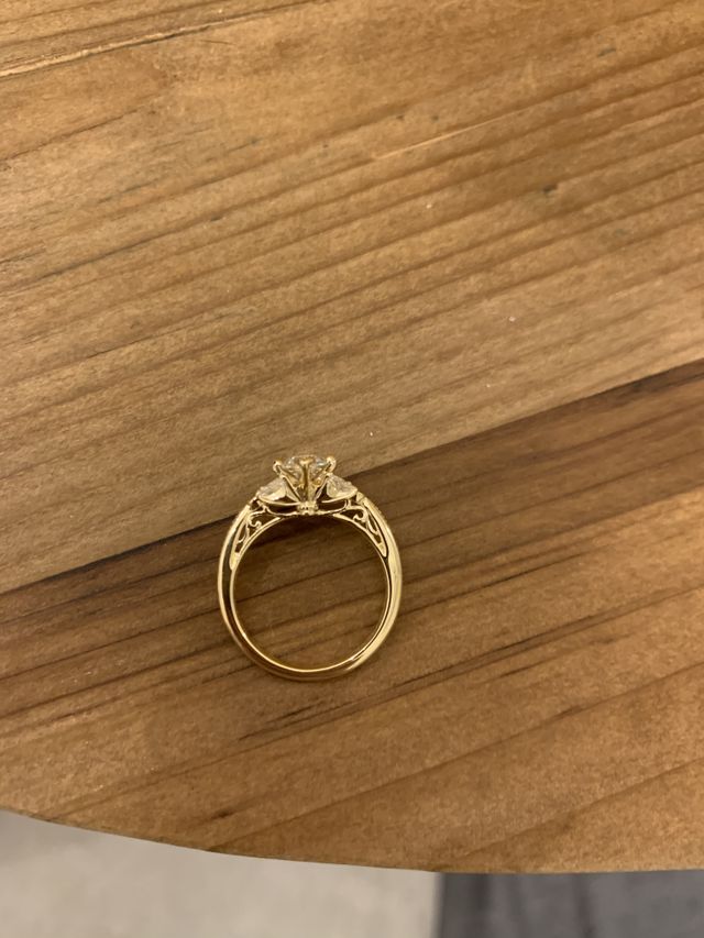 側面まで繊細なデザインで作っていただきました。