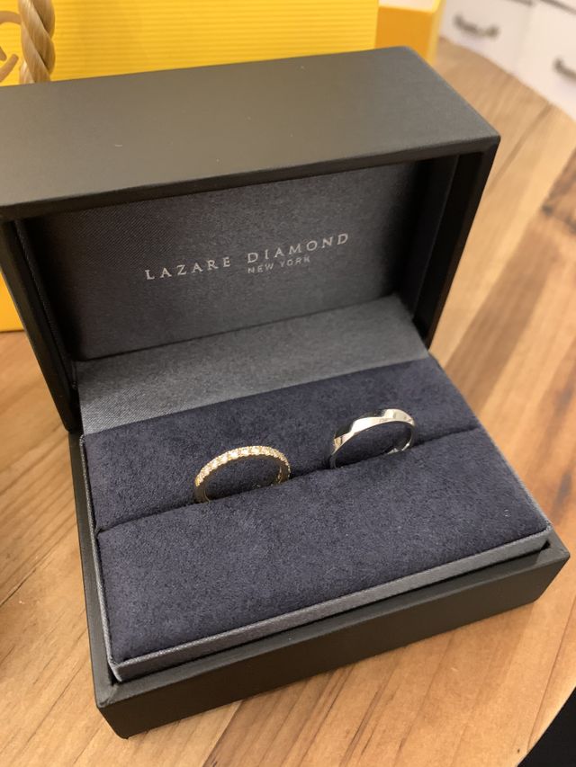 高級感あるボックスが付いてきます。