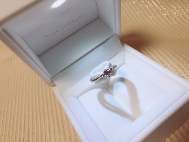 影にハートが浮かび上がって
かわいいケースに入ってました。