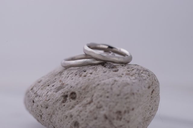 完成した指輪。シンプルなのに個性的で大満足の仕上がりです♡