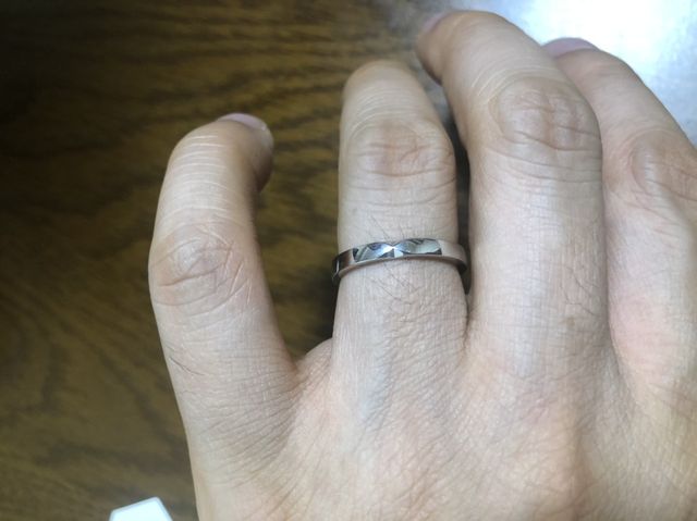 プラチナの結婚指輪です。