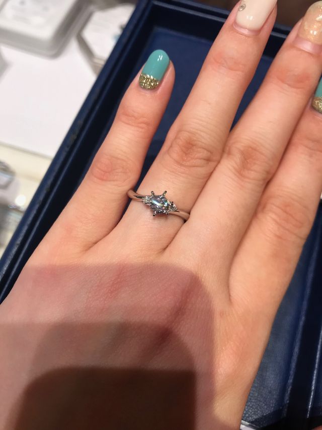 リングの枠が緩くカーブしている