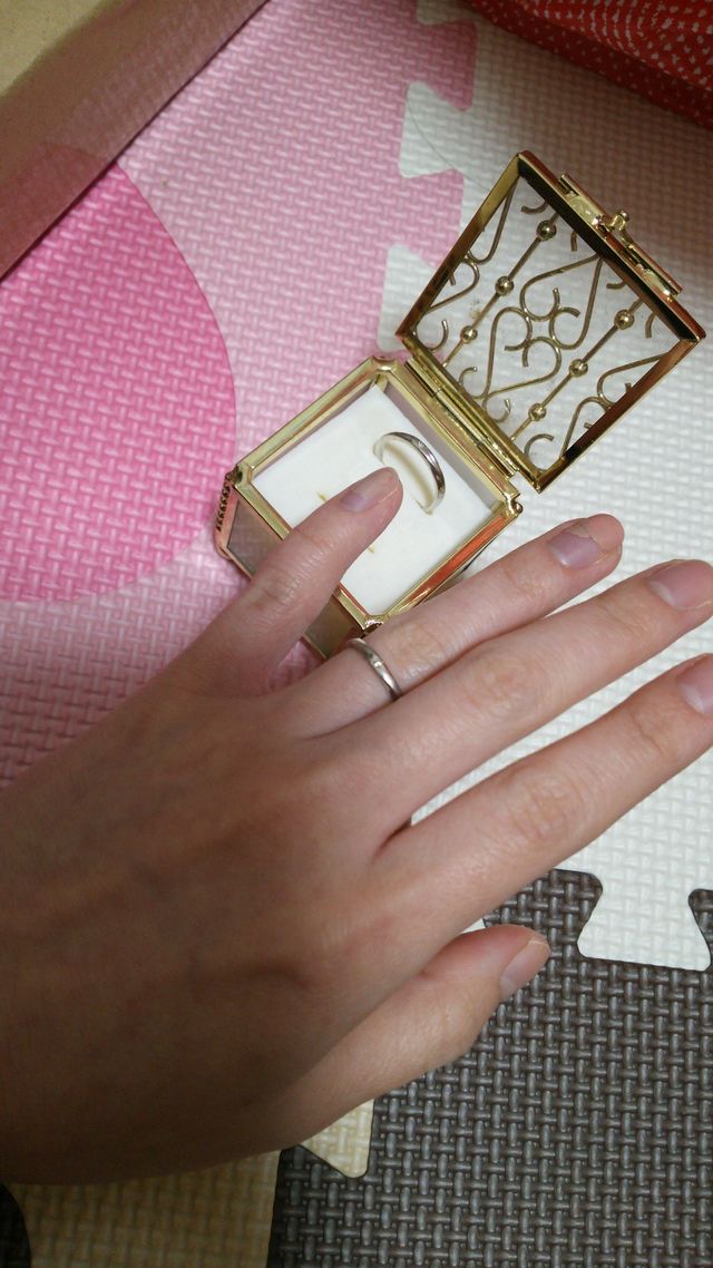 主張しすぎないダイヤがさりげなくて好きです。