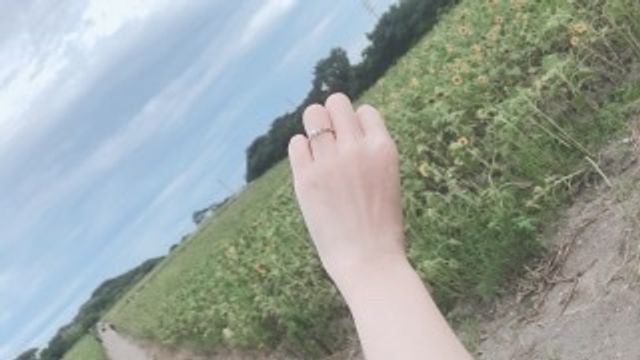 ダイヤモンドがキラキラでとても女性らしいデザイン