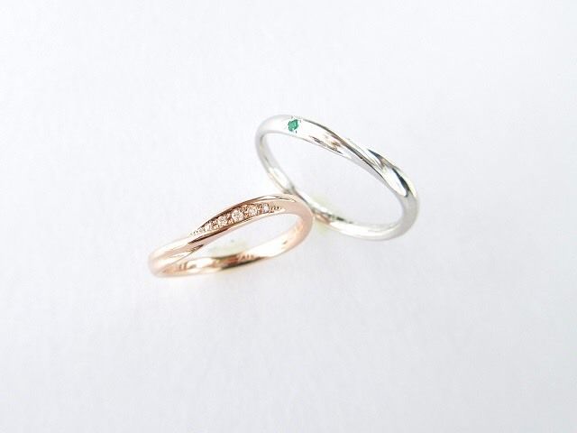 シルバーの方。男性用ですがエメラルドをつけてもらいました。